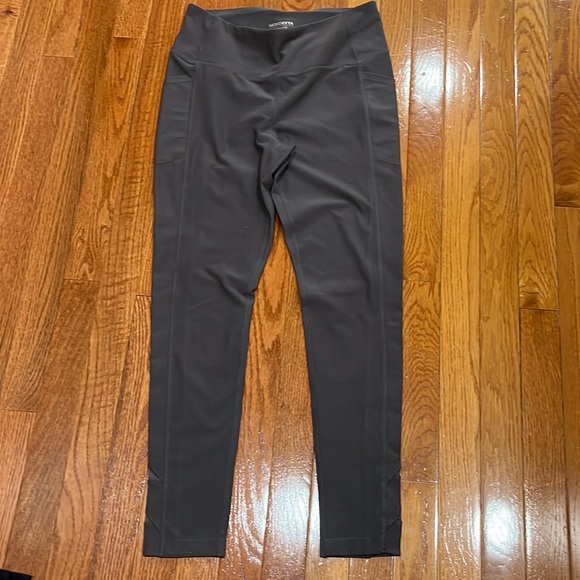 Mondetta performance and luxury leggings - Picture 1 of 5